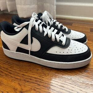 Nike Men court low vision sneakers black and white size 10